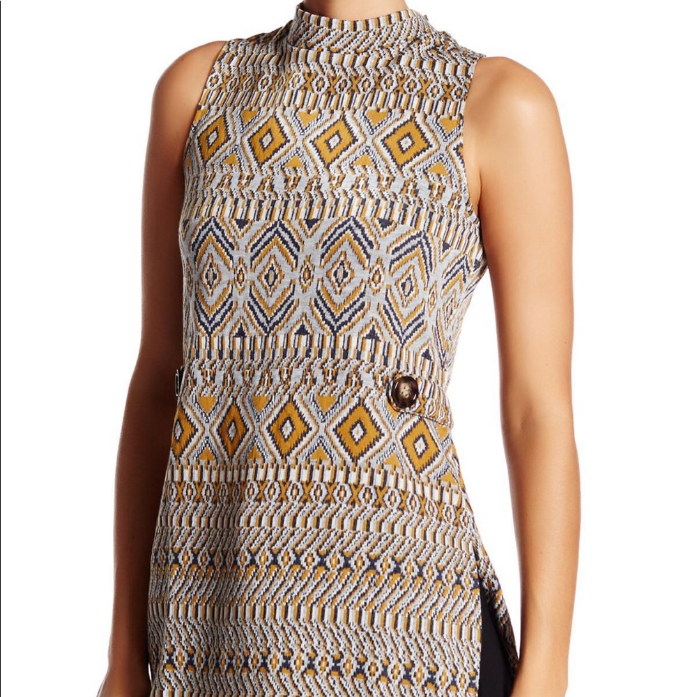 NWT Romeo Juliet Couture Knit Sleeveless Tunic